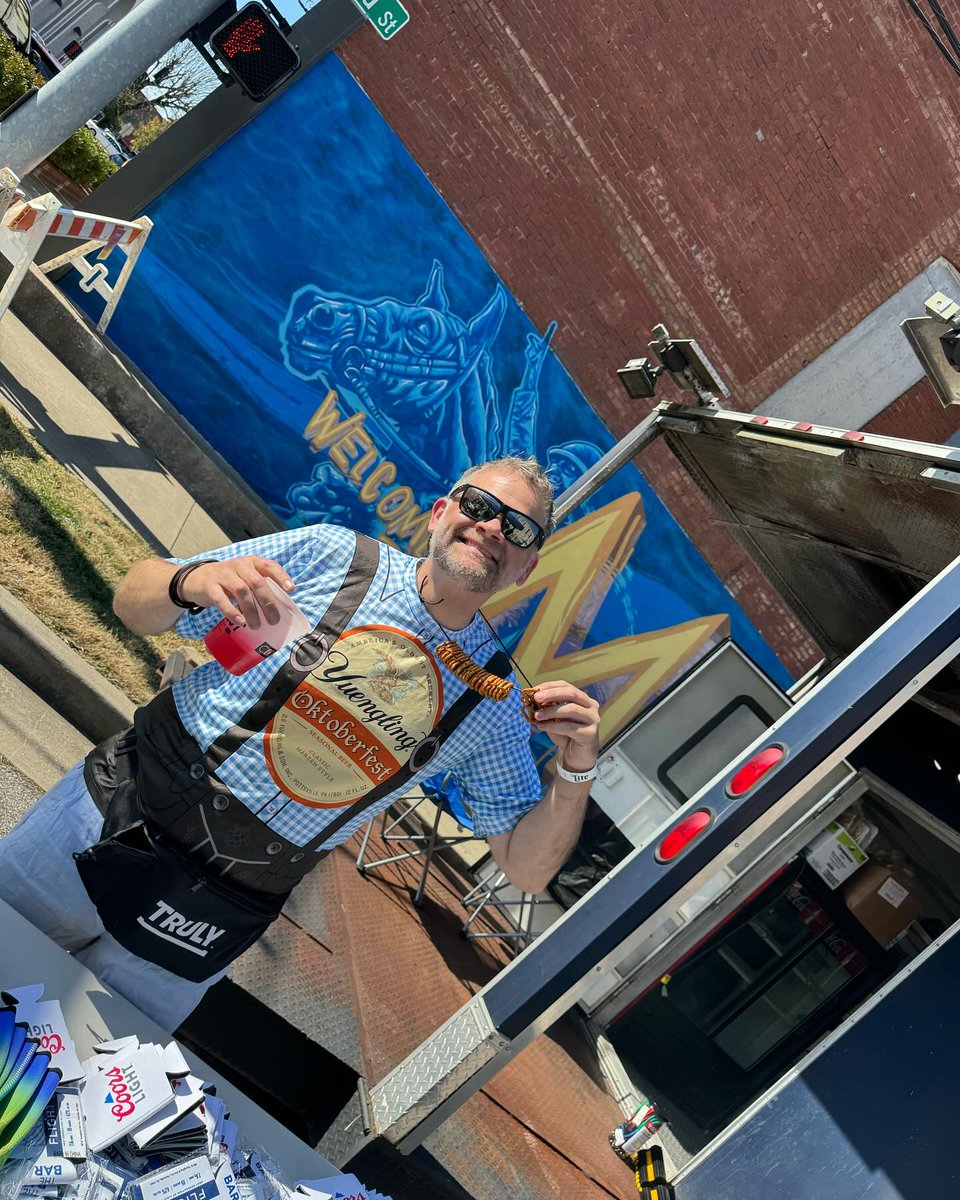 KentuckyTourism's tweet photo. Final day of the Murray takeover! Join us in @murraykentucky for a St. Patrick's Day celebration on March 16th in downtown Murray. Get ready for a beer fest with 6 hours of continuous beer flow. Come and celebrate with us! https://t.co/YMGnVKV8Ud #MurrayKY #ThirdStreetBeerFest https://t.co/wOzn4dWKyw