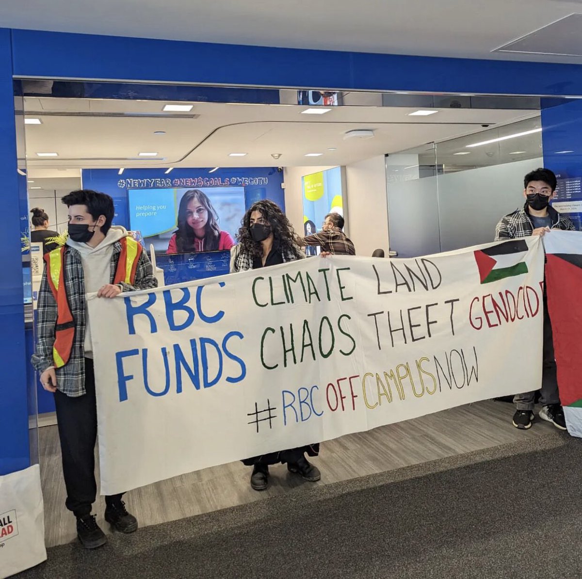 BREAKING: students at the university of Guelph stage a die in in front of the @RBC OnCampus branch. We demand RBC divest from fossil fuels and respect indigenous sovereignty from Turtle Island to Palestine. #RBCOffCampus