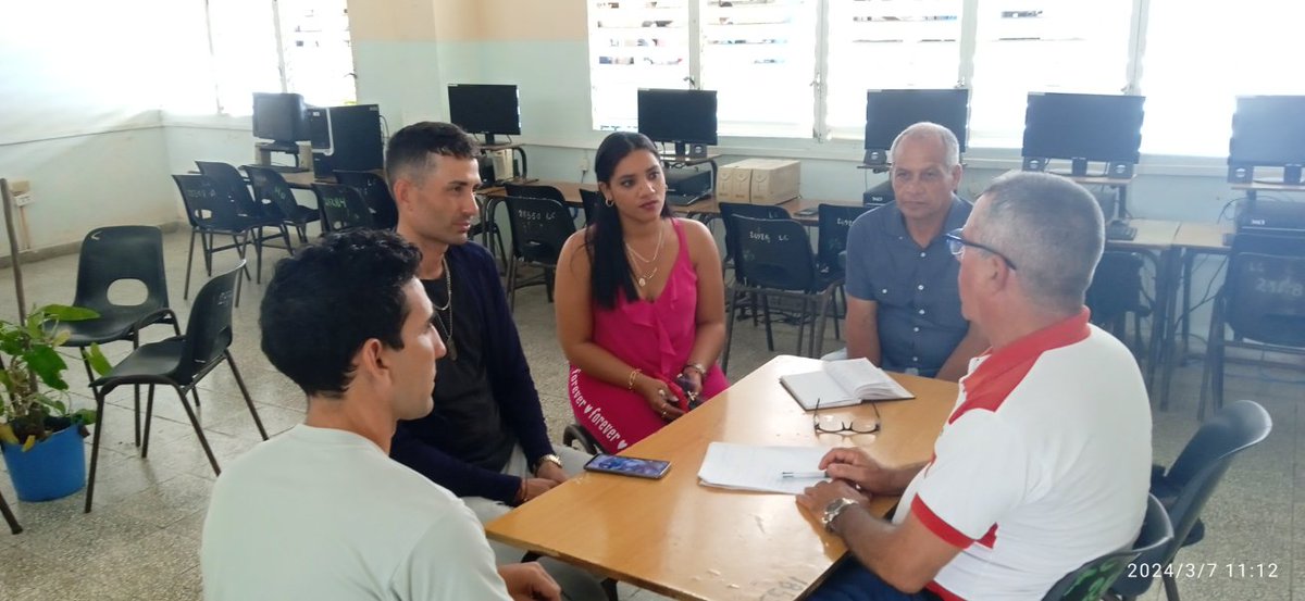 RafelAngelGonz1's tweet photo. Como parte de la visita de #EducacionProvincialLasTunas a #EducacionJesusMenendez #LasTunas se intercambia en la Secundaria Básica Hubert de Blanck acerca del trabajo en redes sociales digitales #Cuba https://t.co/9LpZts7Gw2