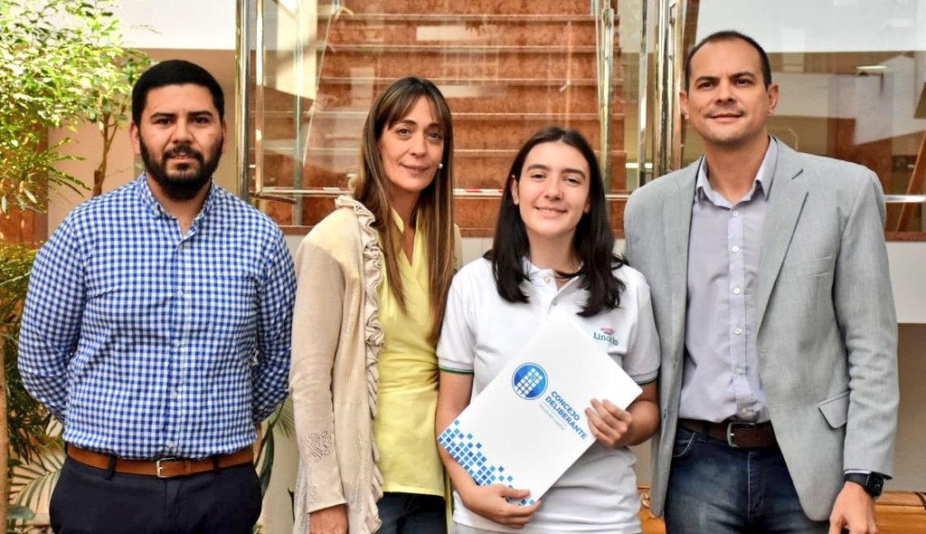 cdneuquen's tweet photo. Fue entregada la mención a Giuliana Clementin, que fue declarada por el Cuerpo como Joven Destacada por su labor ambiental y su participación en el Programa Jóvenes Embajadores 2024. 

#ConcejoDePuertasAbiertas https://t.co/3hYGmV594k