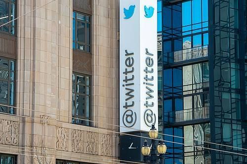 Vier einstige Top-Manager von #Twitter, die Tech-Milliardär Elon Musk beim Kauf des Dienstes feuerte, wollen bei ihm mehr als 128 Mio. Dollar an Abfindungen einklagen. 
bit.ly/4a2D9eO