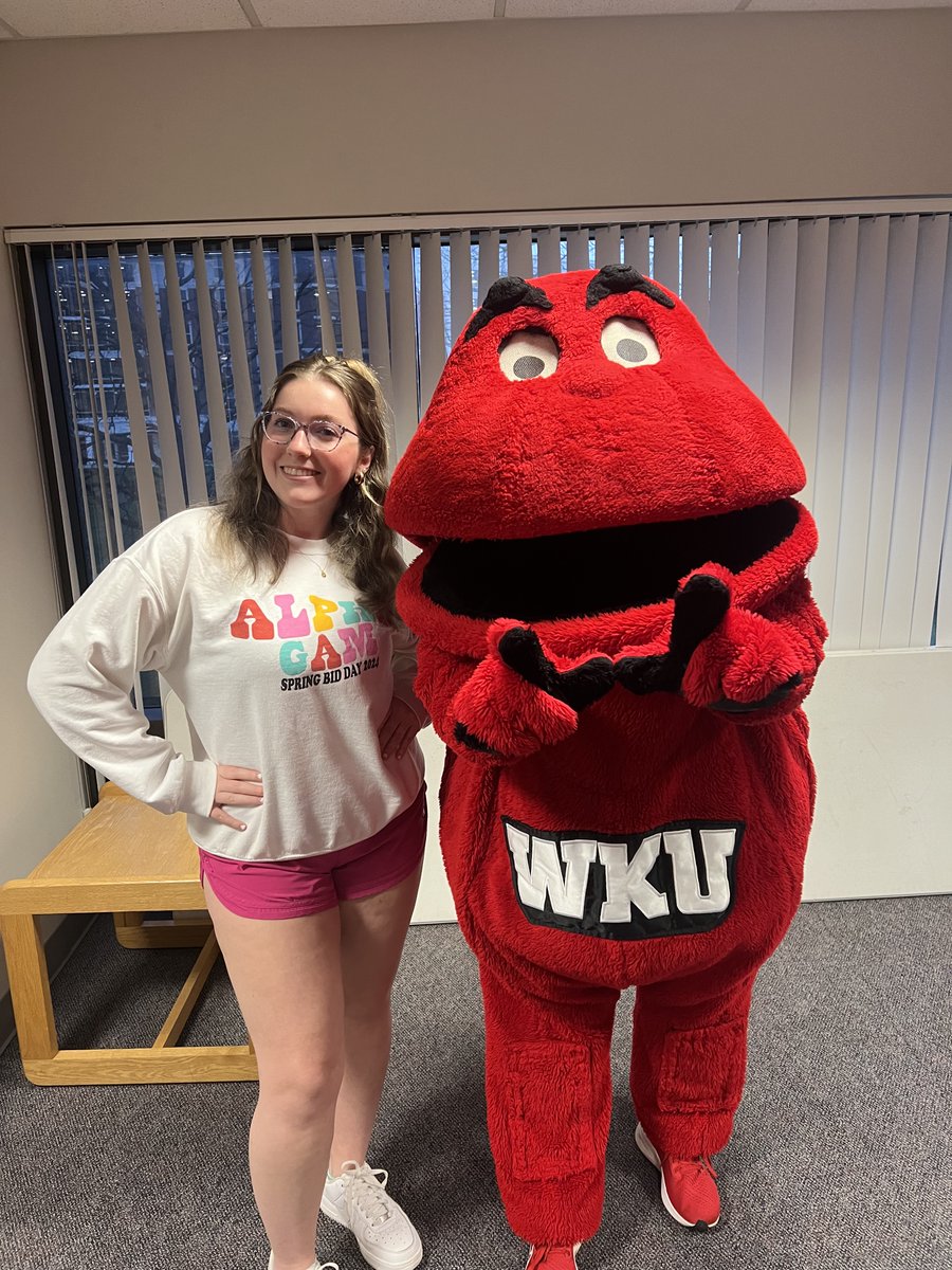 🍕 We ❤️ Pizza Parties with Big Red! 🍕Pearce Ford Tower Floor 14 celebrated their big WKU Hilltopper Basketball 'Res Hall Challenge' win! WKU #GoTops @wkubasketball