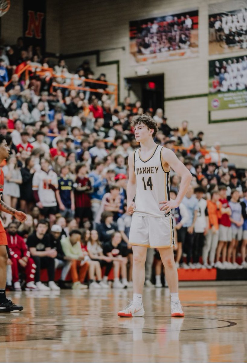 '25 6'2 guard Luke Walsh out of Vianney HS (MO) & Brad Beal Elite tells me that Belmont was in to watch him today. Averaging: 23.5 PPG, 42% from three & 86% from the free throw line Offers: St. Louis, Missouri State, UTA, SEMO, Lindenwood & Louisiana Monroe
