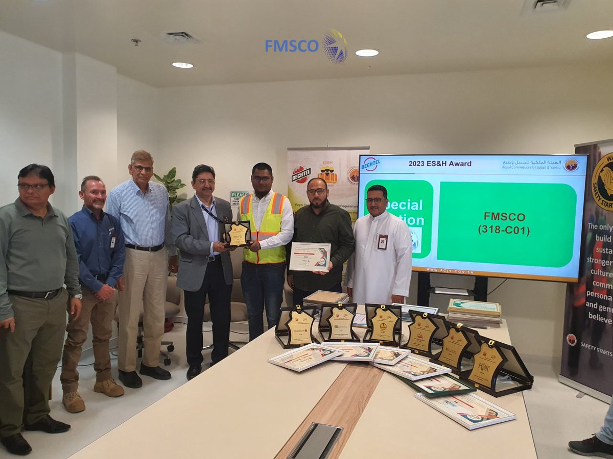 fmsco's tweet photo. يسعدنا أن نعلن أن  شركة حلول الميادين الحديثة للتجارة و المقاولات ( فمسكو ) قد حازت على جائزة الهيئة الملكية للصحة والسلامة والبيئة لعام 2023!
تُعد هذه الجائزة شهادة على التزامنا الراسخ بتوفير بيئة عمل آمنة وصحية لجميع موظفينا، ونفخر بتقدير جهودنا من قبل الهيئة الملكية https://t.co/oGEpkql3nR