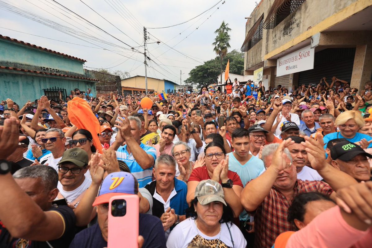 VenteVenezuela's tweet photo. #EnFotos Así fue el llenazo de Barinitas hoy con @MariaCorinaYA. 

La gente está de este lado, y vamos #HastaElFinal. https://t.co/5yOdvbVqfG