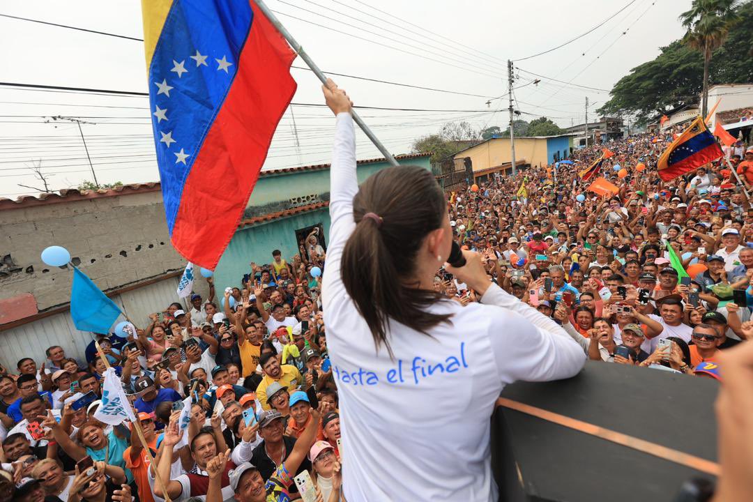 VenteVenezuela's tweet photo. #EnFotos Así fue el llenazo de Barinitas hoy con @MariaCorinaYA. 

La gente está de este lado, y vamos #HastaElFinal. https://t.co/5yOdvbVqfG