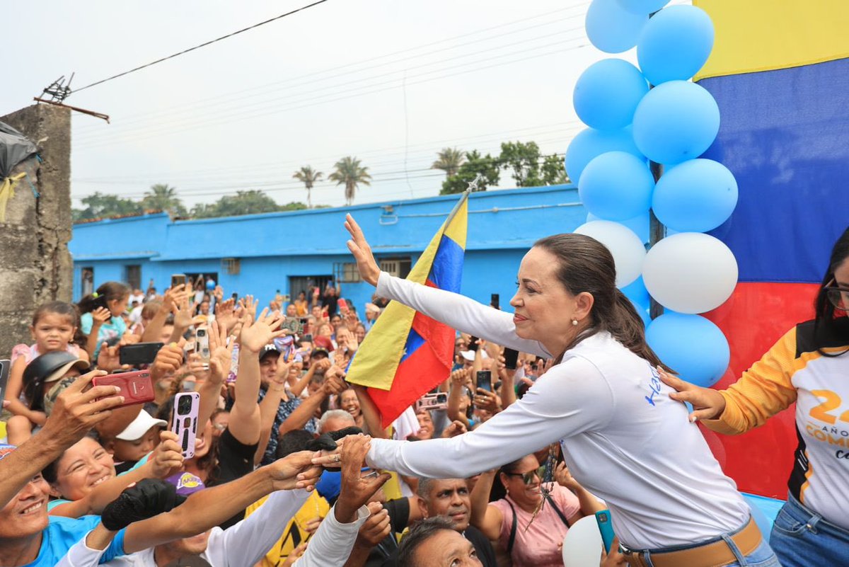 #EnFotos Así fue el llenazo de Barinitas hoy con <a href="/MariaCorinaYA/">María Corina Machado</a>. 

La gente está de este lado, y vamos #HastaElFinal.
