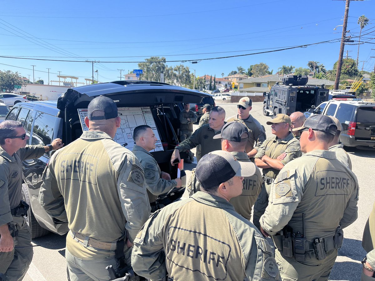 lasd2008's tweet photo. Leadership isn't just about giving orders; it's about standing first in line when the heat rises. #LeadershipUnderFire #FrontlineLeadership #USMC #LASD
Join LASD: https://t.co/ektI2QReKf 
Photo Credit: @SEBLASD https://t.co/pr8MI86phq
