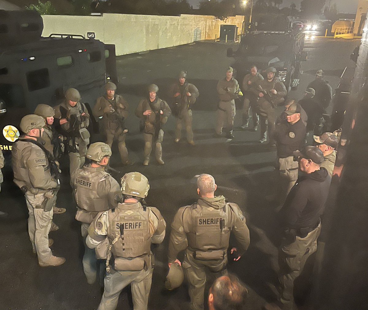 lasd2008's tweet photo. Leadership isn't just about giving orders; it's about standing first in line when the heat rises. #LeadershipUnderFire #FrontlineLeadership #USMC #LASD
Join LASD: https://t.co/ektI2QReKf 
Photo Credit: @SEBLASD https://t.co/pr8MI86phq