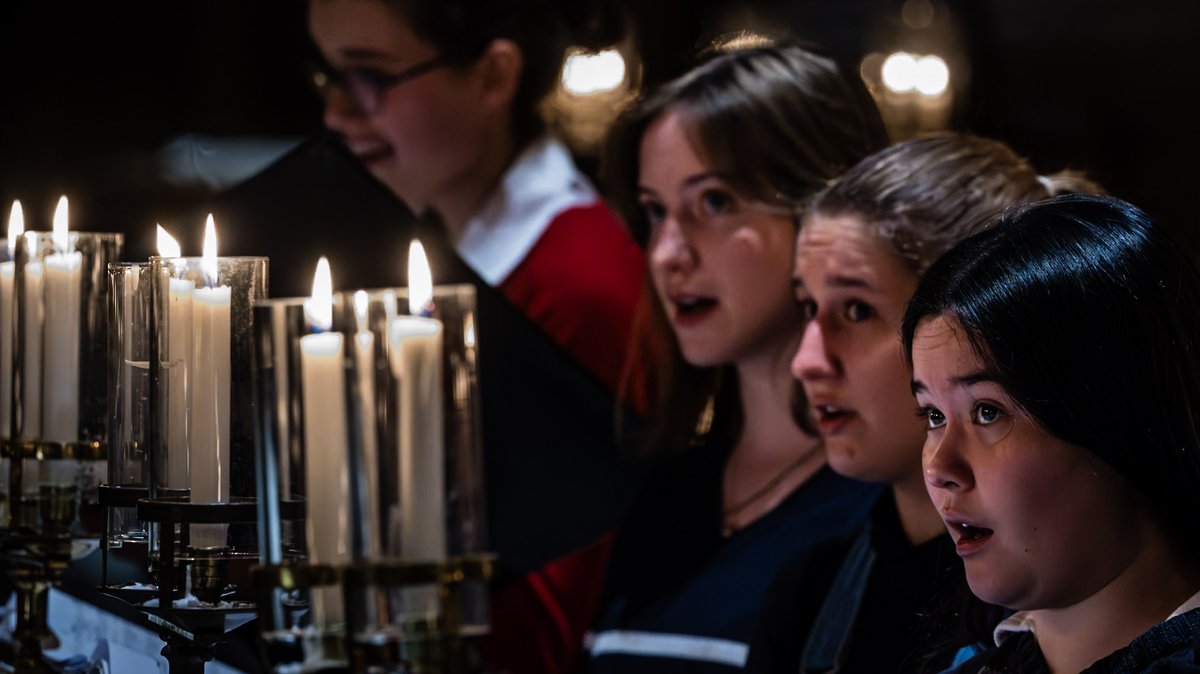 🔴Tonight's #Livestream from @TrinCollCam 📺Watch at: ow.ly/1oBr50L4bpQ 6.15pm - CHORAL EVENSONG Introit: Barnard (Versa est in luctum) | Canticles: Byrd (Short Service) | Anthem: Barnard (The Flaming Heart - World Premiere) 🏵️