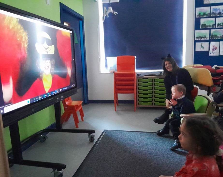 A fantastic #WorldBookDay2024 Including Cherry class connecting with over 400+ special schools around the world for #marvinstorytimeshow with Gwyn from Positive Eye!