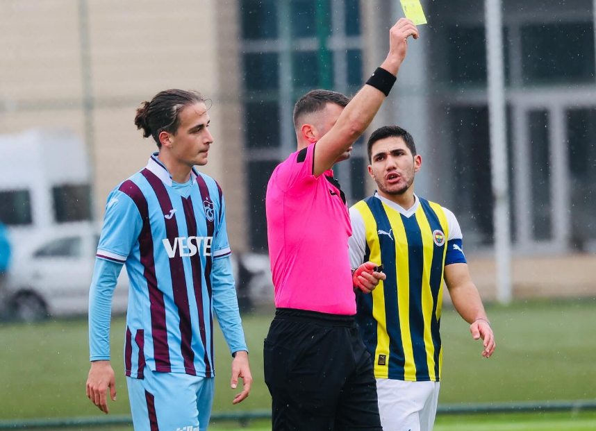 Trabzonspor, Muhammed Ali Camkerten ile 3 yıllık profesyonel sözleşme imzaladı.

Mevki: Merkez orta saha
Yan mevki: ön libero, on numara
Yaş: 19