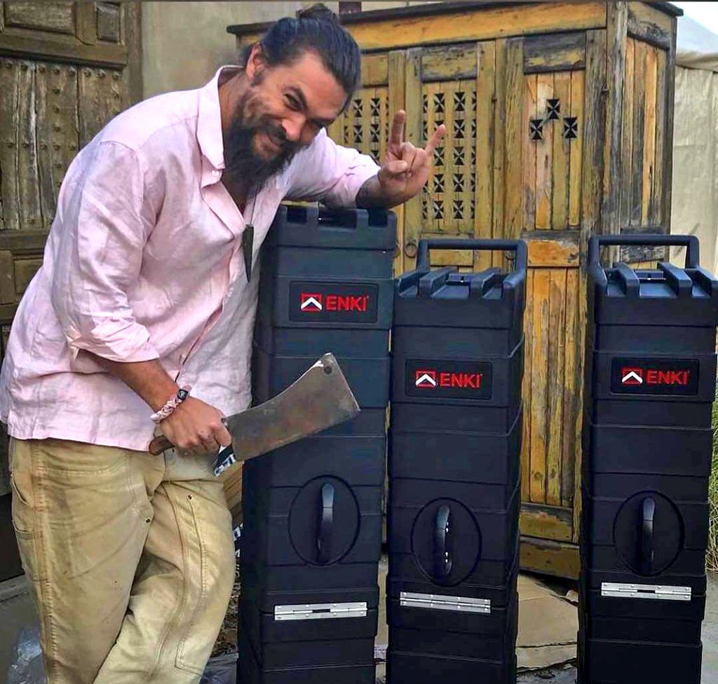 #ThrowbackThursday to 2018 with Jason Momoa @prideofgypsies and a few of his many ENKI cases! 🤜🏼💥🤛🏼 - Thank you for your support! 🫶🏽🤘🏼 

#enkicases #jasonmomoa #guitarcase #showoffyourenki