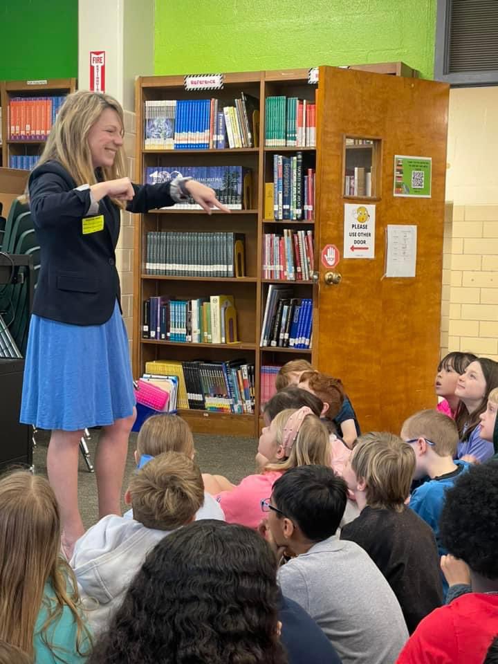 Thank you to Brookhaven City Councilwoman, Ms. Jennifer Owens! She came today to talk to our 3rd graders about the way government works! #WatchUsSoar @DeKalbSchools @COSDeKalbCounty @DCSDRegion1