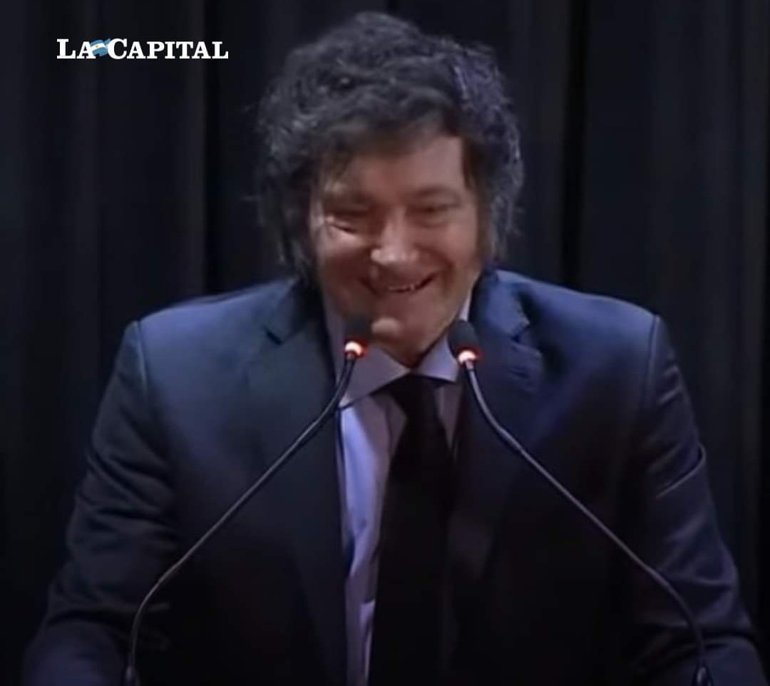 gsaldomando's tweet photo. Estaba mal el adoctrinamiento en las escuelas con los K y está mal el show libertario del Presidente en una escuela. Indigna la falta de empatía Los gobernantes deben dar el ejemplo La misma falta de empatía que demuestran los senadores y diputados con el incremento en sus dietas https://t.co/zs5CQaH37H