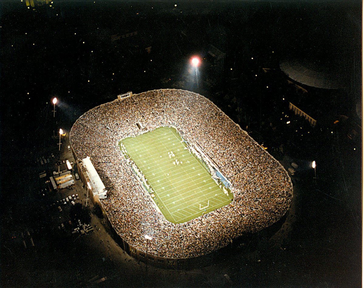 MuscoLighting's tweet photo. We're throwing it back to 1982 🤩 Known as the “Night the Lights Came On”, our mobile lighting team provided solutions for the first-ever televised night game hosted at the @NotreDame. 

Learn about the next-gen of Musco Light™ show technology: https://t.co/g4DtfIqL3O #tbt https://t.co/CANslxPHYQ