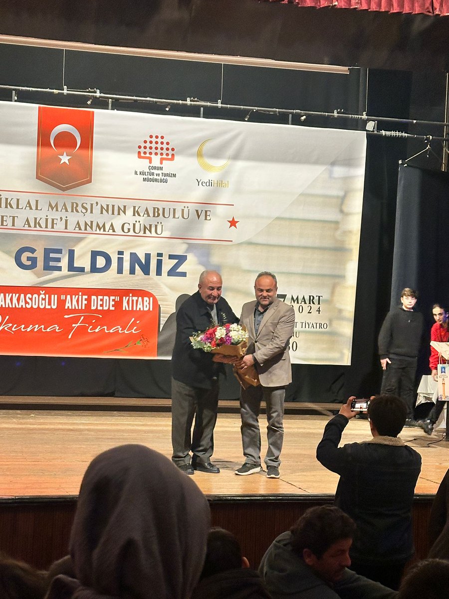 Aydnasar2's tweet photo. 'Akif Dede Okumaları' programı kapsamında 'Akif Dede' kitabının yazarı Vehbi Vakkasoğlu Çorum Prof. Dr. Necmettin Erbakan İho öğrencileriyle bir araya geldi. https://t.co/zazGxqgFqI