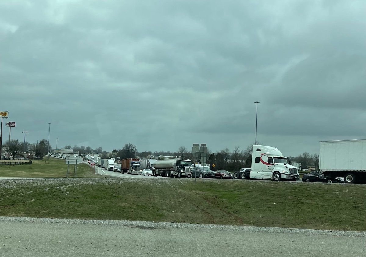 squirt221's tweet photo. 65 N at exit 22 looks like they are all trying to flip and go back S. To I165 https://t.co/JfgVyWYZQq