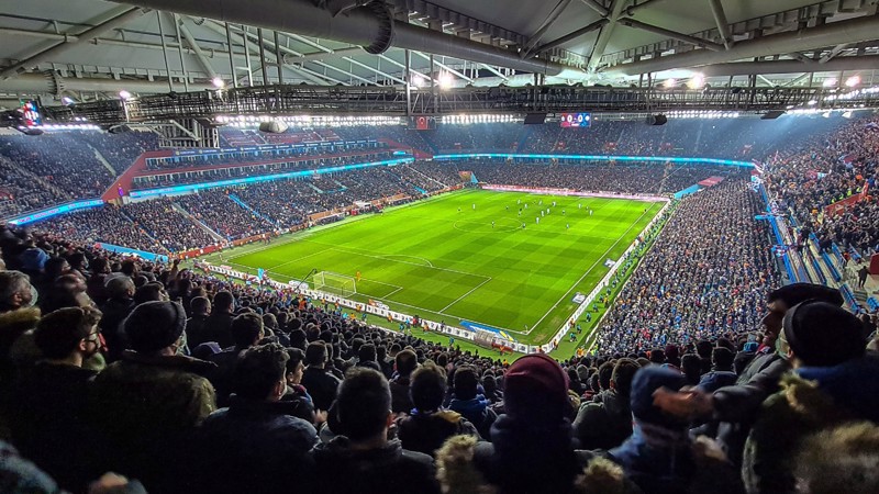 Trendyol Süper Lig'in 30. haftasındaki Trabzonspor-Fenerbahçe karşılaşmasına konuk takımın taraftarları alınmayacak.

Karşılaşmada 2 bin 250 güvenlik personeli görev yapacak.