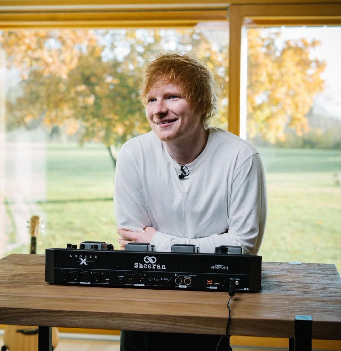 JoanLinSheerio's tweet photo. So it’s Thursday… we are almost there … to the weekend. 😆😆😆

Here is our man to cheer all of us up!!! 🩷🩷🩷💙💙💙

Photos from #Sheeranloopers and #SheeranGuitars of ig. 

Still waiting for my Stadium Edition #EdSheeran guitar to come… can’t wait! 🎸😛 https://t.co/omrrsqPfwm