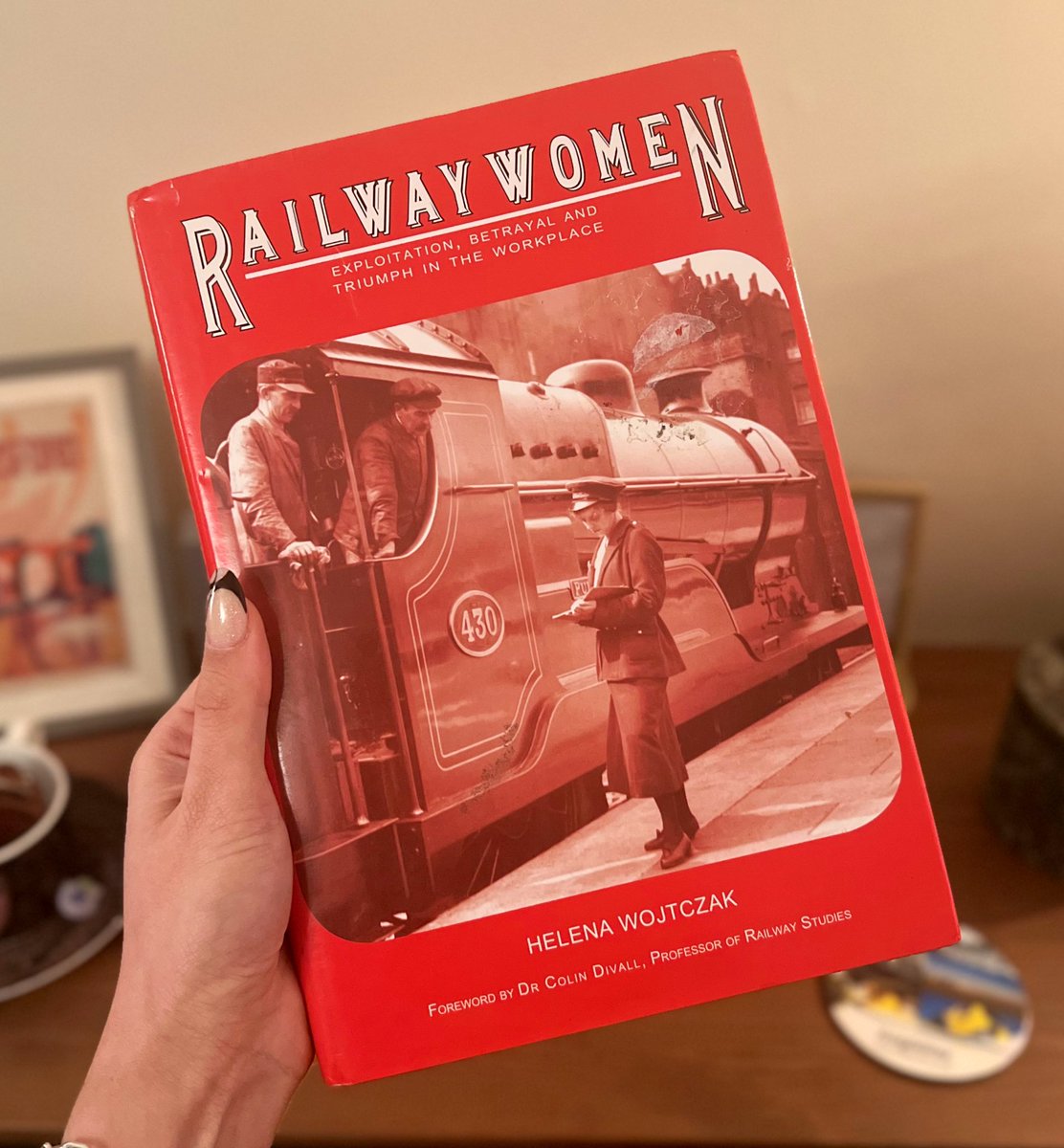 Here’s what I’m reading this #WorldBookDay2024, and beautifully timed before #InternationalWomensDay tomorrow. ‘Railway Women’ written by British Rail’s first woman guard, Helena Wojtczak. A woman I have related to from afar and a brilliant writer: hastingspress.co.uk/railwaywomen/g…