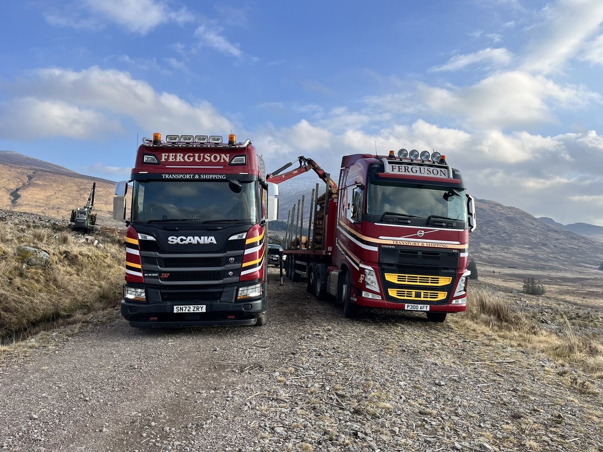 Having an easy day on a flat as my wagon in in for inspection and trailer brakes getting re lined, these skelly boys have it easy the only thing is you have to hold the scanny boys hands 😂 <a href="/ScaniaUK/">Scania UK</a> <a href="/VolvoTrucksUK/">Volvo Trucks UK</a> #westisbest