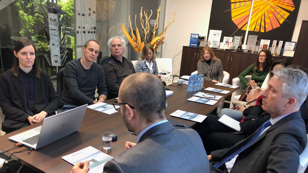 MZEZ_RS's tweet image. In #Koper, StateSec @markostucin, together with representatives of the Directorate for Economic &amp;amp; Public Diplomacy @MZEZ_RS, presented the activities of economic diplomacy &amp;amp; ways to help 🇸🇮 companies going international. He also met with the leadership of the Chamber of Commerce