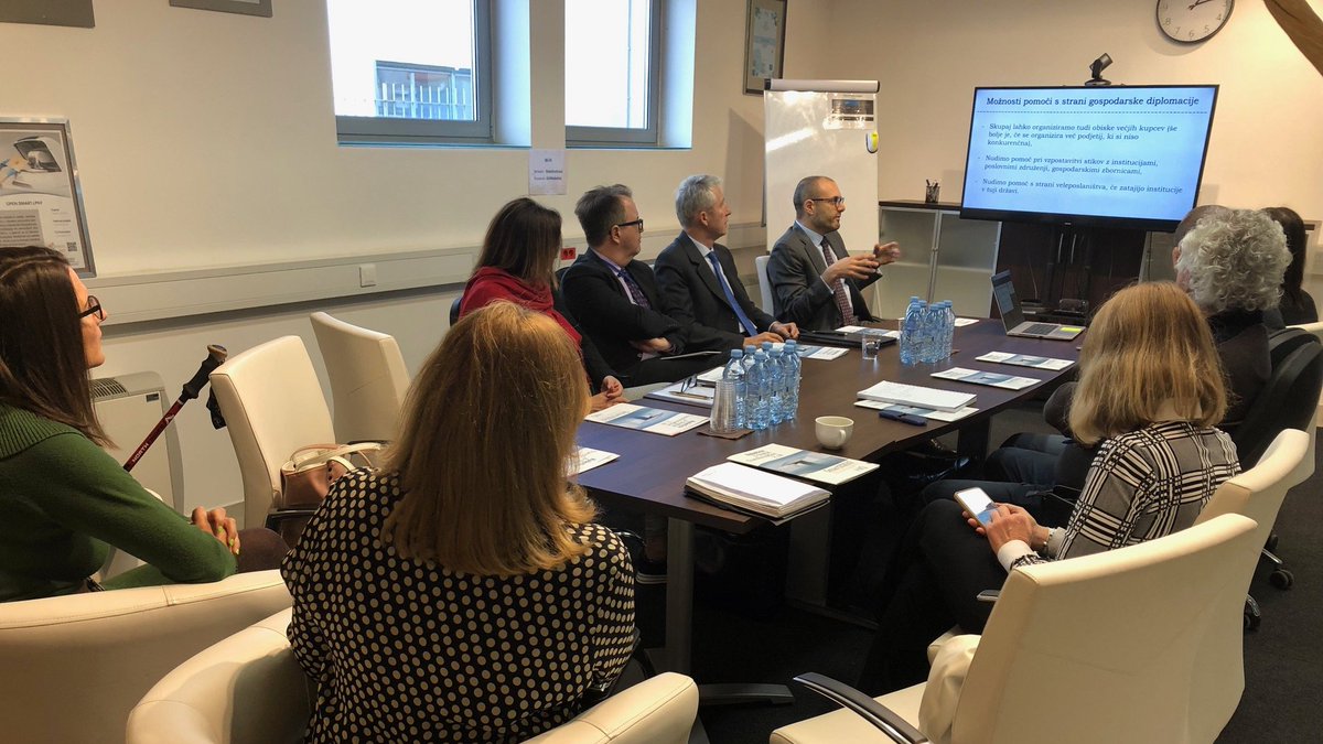 MZEZ_RS's tweet image. In #Koper, StateSec @markostucin, together with representatives of the Directorate for Economic &amp;amp; Public Diplomacy @MZEZ_RS, presented the activities of economic diplomacy &amp;amp; ways to help 🇸🇮 companies going international. He also met with the leadership of the Chamber of Commerce