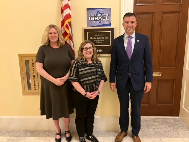 Thank you to @RepRudyYakym for meeting with us to discuss federal nutrition programs. Hardworking people across the country count on investments like TEFAP and #SNAP to help keep food on the table. @FeedingAmerica #FarmBillFlyIn @FoodBkNIndiana