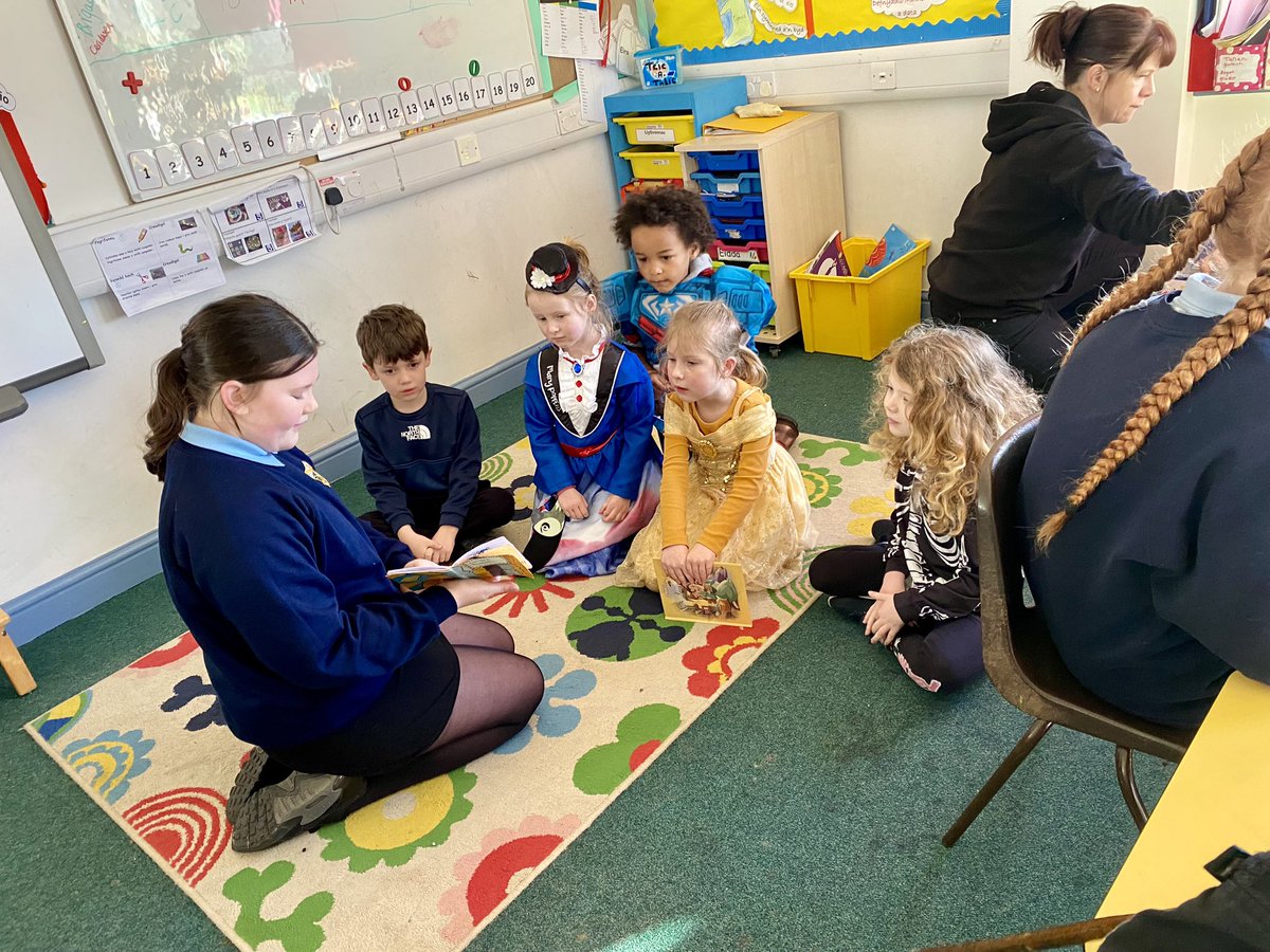 Cymraeg_YDO (@ydocymraeg) on Twitter photo Bore bendigedig yn @ysgLlanllechid yn dathlu diwrnod y llyfr heddiw. Diolch am y croeso, braf gweld cymaint yn mwynhau stori ac yn gwrando mor astud. 📖🥰#diwrnodyllyfr #darllenstori #borebraf #carudarllen
<a href="/DyffrynOgwen/">Ysgol Dyffryn Ogwen</a> @diwrnodyllyfr <a href="/Siarteriaith/">Siarter Iaith Gwynedd</a> <a href="/WorldBookDayUK/">World Book Day UK 📚</a> Bore bendigedig yn @ysgLlanllechid yn dathlu diwrnod y llyfr heddiw. Diolch am y croeso, braf gweld cymaint yn mwynhau stori ac yn gwrando mor astud. 📖🥰#diwrnodyllyfr #darllenstori #borebraf #carudarllen
<a href="/DyffrynOgwen/">Ysgol Dyffryn Ogwen</a> @diwrnodyllyfr <a href="/Siarteriaith/">Siarter Iaith Gwynedd</a> <a href="/WorldBookDayUK/">World Book Day UK 📚</a>