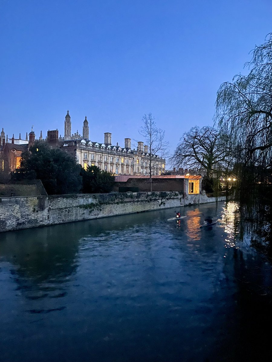 PaigeToonAuthor's tweet photo. Cambridge was looking lovely last night.. This is where #OnePerfectSummer, #OnePerfectChristmas &amp; #TheMinuteISawYou are set &amp; lots of scenes take place here on the river. In fact, the last shot shows the spot where Hannah disembarks the canoe to run off to McDonald’s for a wee 🤣 https://t.co/G5rbajqpjP
