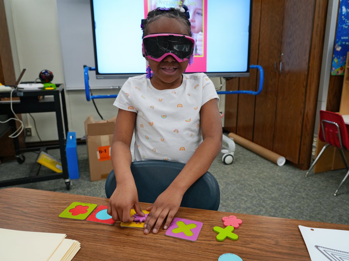 dbqschools's tweet image. For #InclusionWeek, Eisenhower Elementary gave students the opportunity to experience what it may be like to live as someone with abilities different than their own.