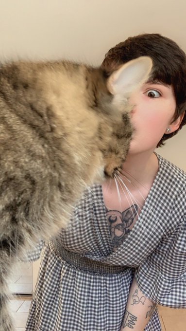 I AM PRETTY TODAY HELLO PRETTY PEOPLE LETS BE PRETTY TOGETHER ❤️❤️❤️ https://t.co/RFOJlpfFnd