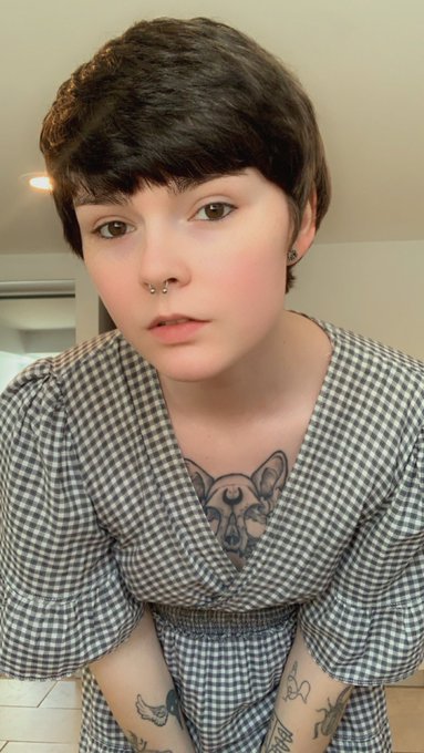 I AM PRETTY TODAY HELLO PRETTY PEOPLE LETS BE PRETTY TOGETHER ❤️❤️❤️ https://t.co/RFOJlpfFnd