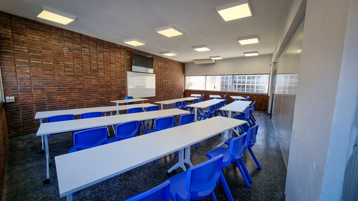LiverpoolFC1915's tweet photo. 😁 ¡Afinando detalles para el primer día de clases de nuestros futbolistas! 

🔜 Centro educativo "𝑺𝒆𝒎𝒊𝒍𝒍𝒆𝒓𝒐 𝒅𝒆 𝑽𝒊𝒓𝒕𝒖𝒅𝒆𝒔", Anexo UTU Paso molino. https://t.co/XNqF0yJelC