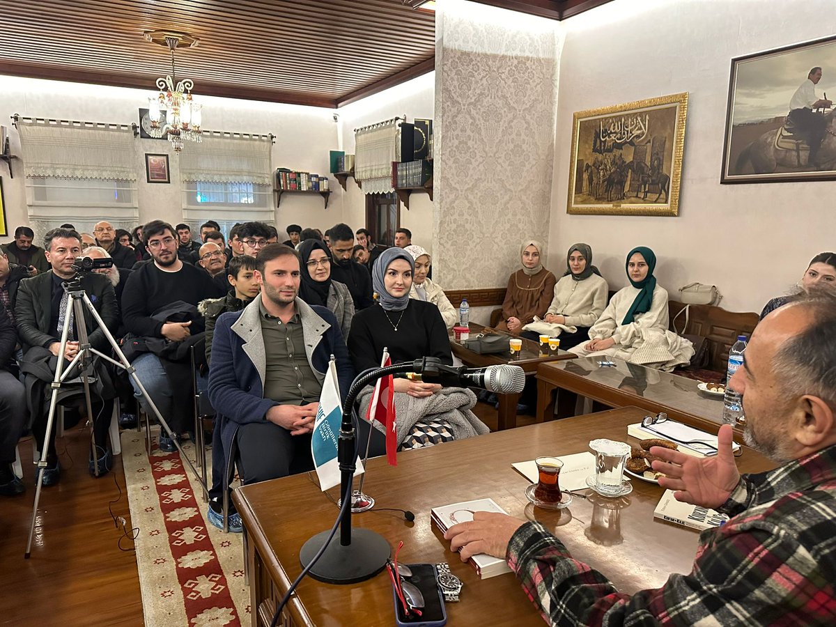 Sayın Prof. Dr. Tufan Gündüz ile “Tarih Sohbetleri” programımızın ikincisini gerçekleştirdik. Değerli hocamıza ve tüm katılımcı gönüldaşlarımıza teşekkür ederiz.