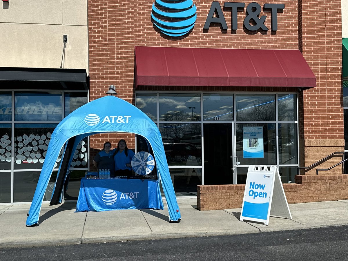 TrishGordonNCW's tweet photo. Granite Falls is now open & on a beautiful day too! Welcome to the #dreamteam ladies! β€οΈ #growth #NCbest @MASMakeItMatter @MrsBogier @ATTPortablesEVD @DViechnicki @jerryfornwalt π€© https://t.co/aNe5I2ZBbf