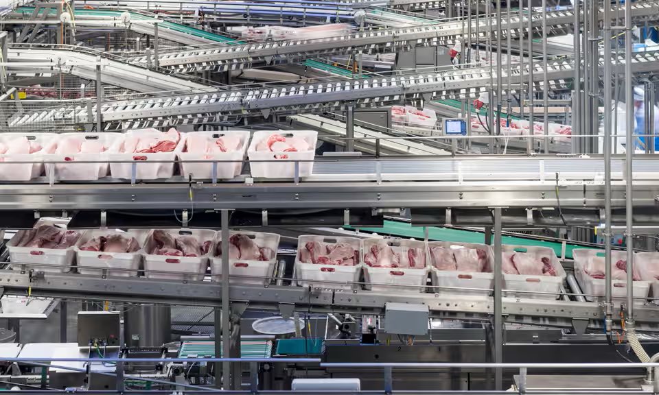dfertl's tweet photo. Europe’s largest pork producer - #DanishCrown - has been misleading customers with its “climate-controlled pork” campaign, #Denmark’s high court has ruled in the country’s first #climate lawsuit.
#Greenwashing #ClimateCrisis #Agriculture #Farming
https://t.co/jgmskrWrvC https://t.co/FFQJAco5Y6