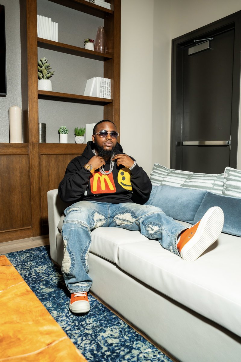 Ceepns's tweet photo. We hustling for longevity, y'all hustling to impress people on the weekends. https://t.co/nsOlRRPw8n