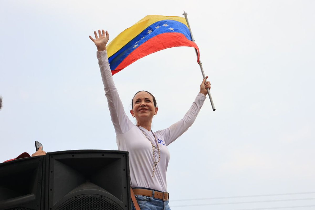 MariaCorinaYA's tweet photo. Nos quieren hacer sentir que no tenemos fuerza y que no vamos a poder, y aquí estamos hoy. 

Grande, #Barinas. https://t.co/LksT7zSL1f