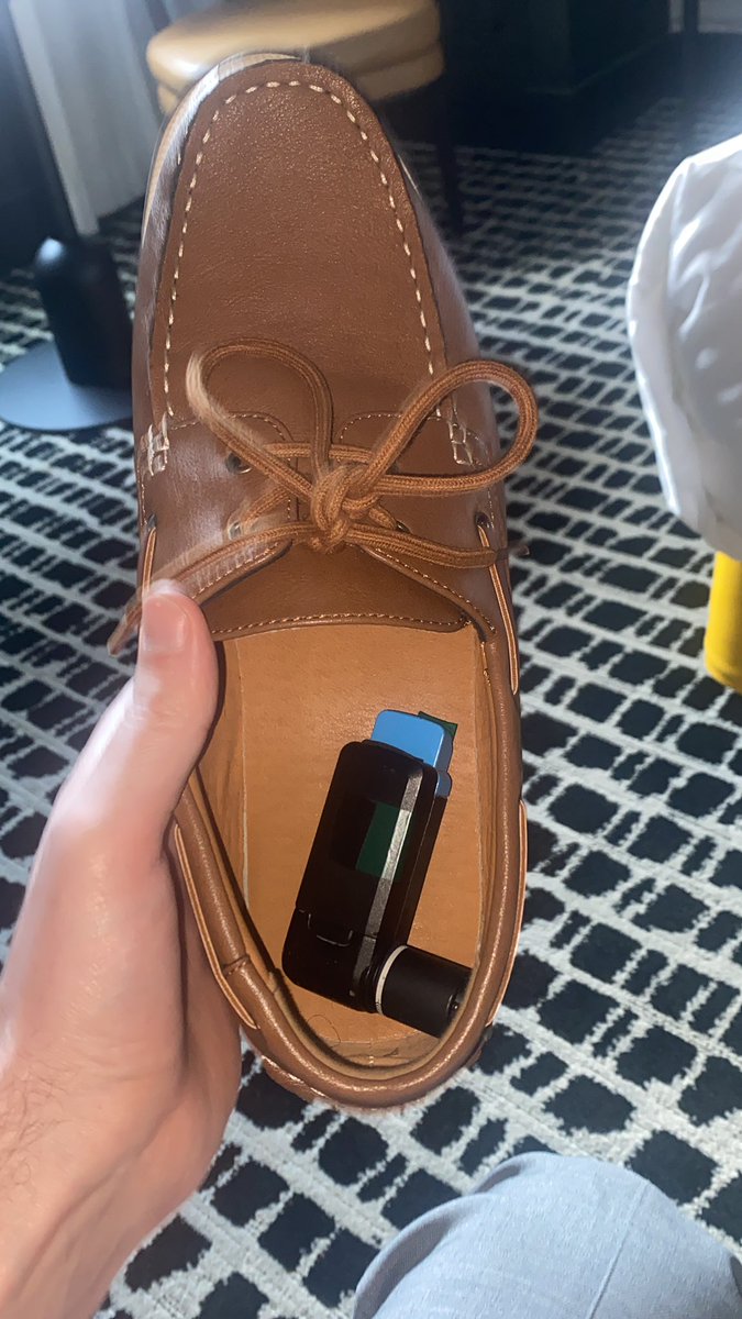 Brett_Taylor94's tweet image. When I came back to my room last night, I thought I had lost my wireless receiver after going live in the 6.

This morning, I found it in my shoe 😂😂

#Journalistproblems