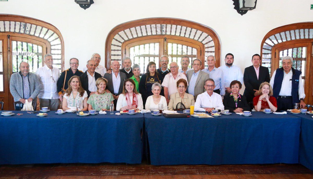 margarita_gs's tweet photo. Un honor como siempre compartir espacios con personas con visión humanista como los y las integrantes de la Asociación Morelense de ex alumnos de la UNAM, con quienes coincidí que las problemáticas de Morelos deben abordarse desde diversas perspectivas. Muchas gracias a su presidente, Mario Alcaraz, por el espacio para dialogar.
