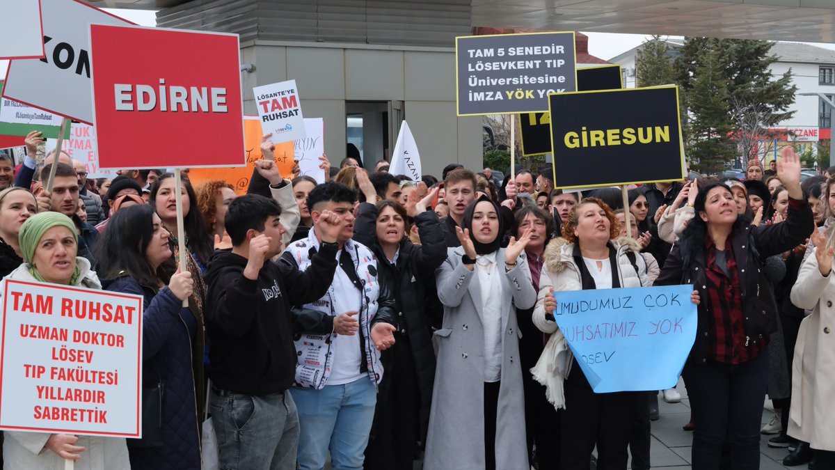 Türkiye'nin dört bir yanından #LösanteyeTamRuhsat sesleri yankılandı.