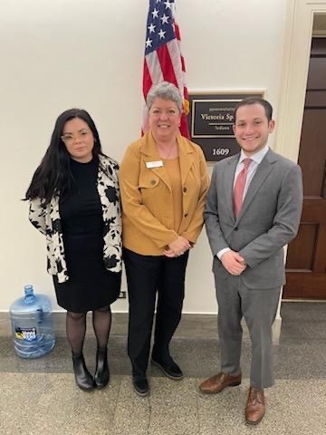 Thank you to staff of @RepSpartz for meeting with us to discuss federal nutrition programs. Hardworking people across the country count on investments like TEFAP and #SNAP to help keep food on the table. @FeedingAmerica #FarmBillFlyIn @GleanersFBIndy @curehunger