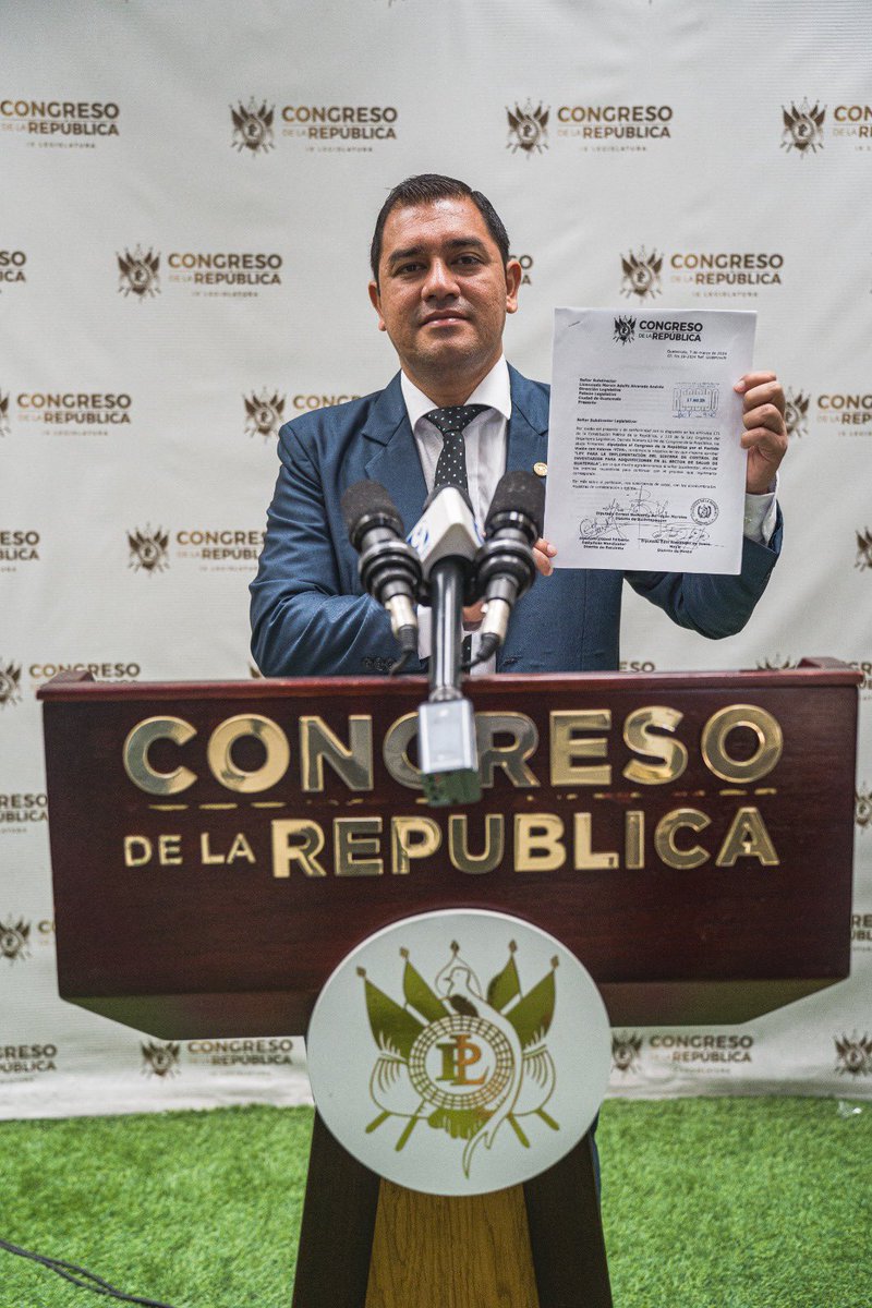 SomosVivaGT's tweet photo. Nos complace compartir. En este momento se está presentando ante el Congreso la Iniciativa de Ley "Eficiente Adquisición de Medicamentos e Insumos Hospitalarios", liderada por nuestro Secretario General, @armandocastGT, con los diputados @EdindeJesus  @ObedCastanaza y Gerson Barr https://t.co/AVktNbDj6n