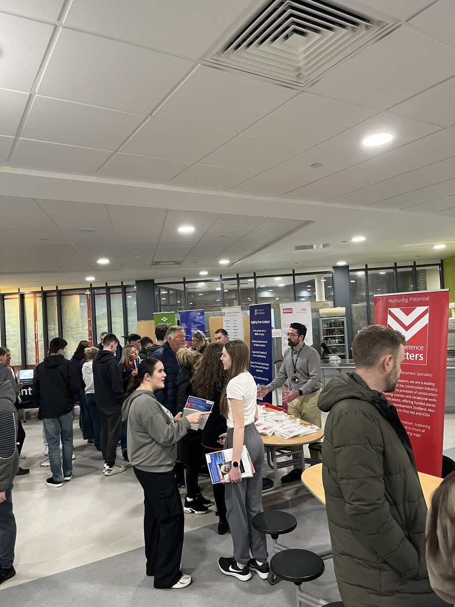 St Ambrose Careers Fair 2024. What a brilliant night.

Thank you to all employers, training providers, universities, colleges and other organisations for giving up their time to speak to our young people and parents & carers.

@stambrosehigh @StambrosePS @DYWLED 

#ScotAppWeek24