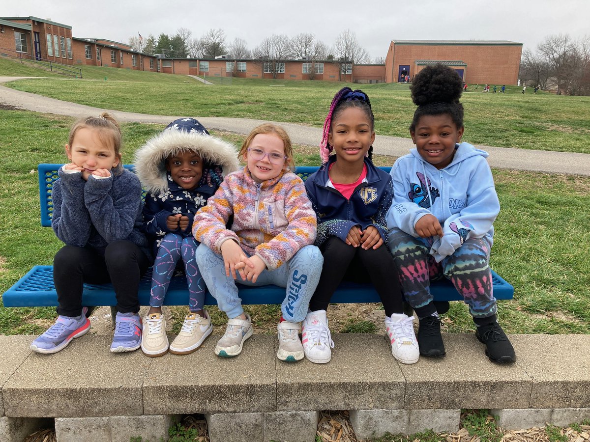 Friends make the world beautiful! #WeAreRockwood <a href="/WoertherPTO/">Woerther PTO</a> #WoertherFamily