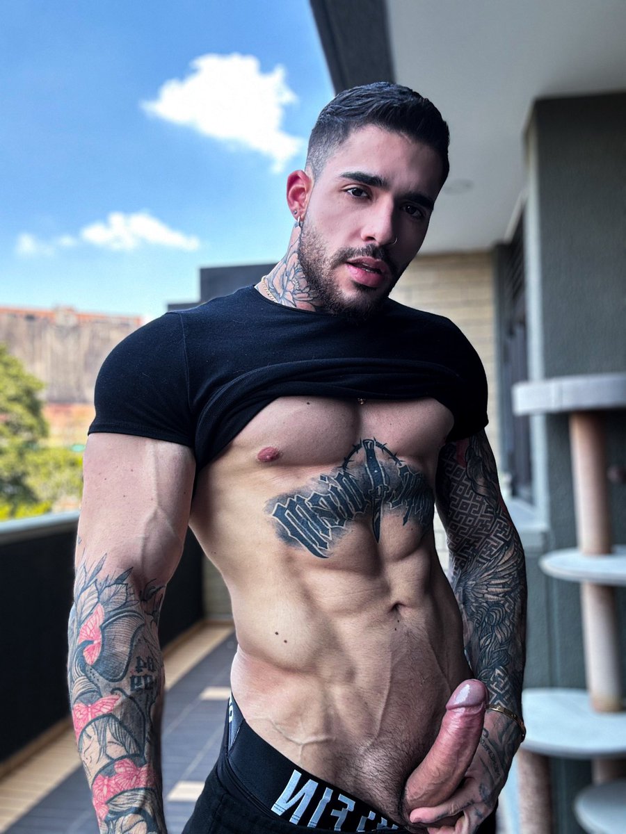 SullivanDom19's tweet photo. Good morning neighbors😅😼😈 

https://t.co/YwtkQXvUZB https://t.co/GCXlsaiNMp