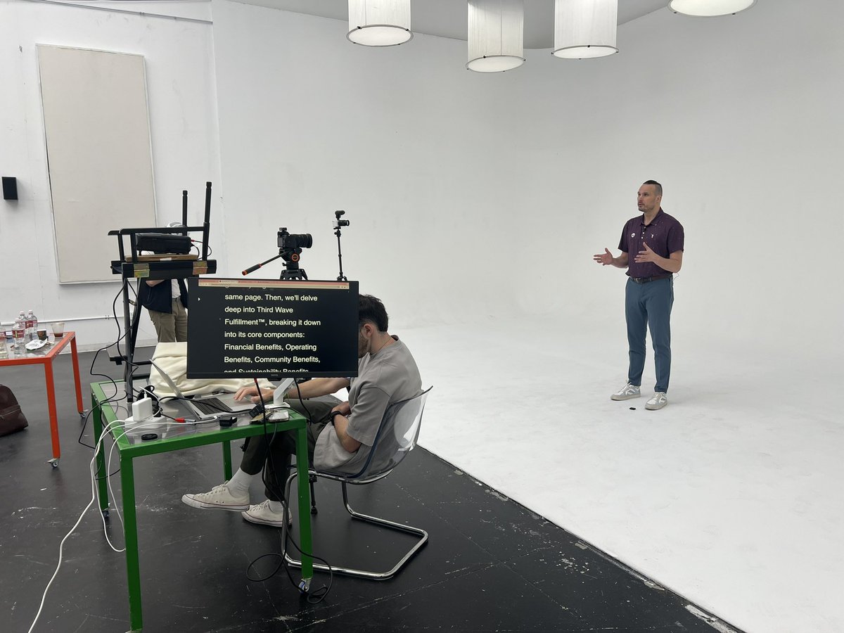 peterhillowe's tweet photo. Keynote studio session BTS https://t.co/jaqwMEZDkC