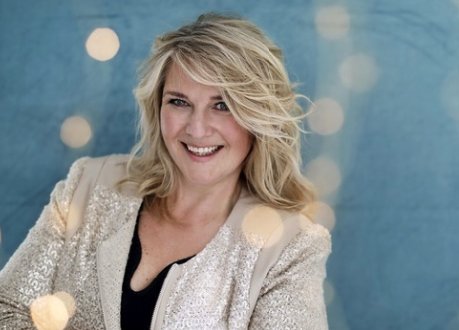 Barbie blaast 65 kaarsjes uit. Het popicoon is terug van nooit weggeweest en kan dit weekend zelfs een Oscar winnen. Wat haar bijzonder maakt bespreken we in #GoedemorgenNederland met trendwatcher <a href="/liekelamb/">Lieke Lamb 🎤🎥🌍</a>. #WNL